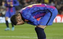 Ferran Torres lamentando una falla en el Barcelona vs Napoli. (Foto: Reuters)