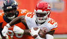 Le'Veon Bell está sin equipo en la NFL. (AP)