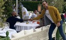 Zague saludó a Dani Alves en París.