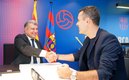Rafael Márquez junto a Joan Laporta. (FOTO: FC Barcelona B)