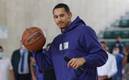 Juan Toscano participó en un clínica de basquetbol en el Edo Mex (EFE)