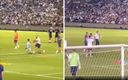 Messi cumplió el sueño de un pequeño fan. (Capturas)