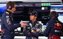 Checo, con su staff de Red Bull | @SChecoPerez