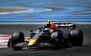 Checo Pérez no tuvo su mejor rendimiento en la P1 del GP de Francia. FOTO: AFP.