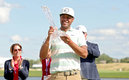 Finau presumió el trofeo | AFP