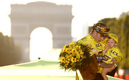 Jonas Vingegaard con el suéter amarillo del campeón del Tour de Francia. (Reuters)