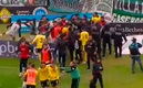 La pelea campal en Argentina interrumpió el juego por varios minutos. (Foto de TyC Sports)