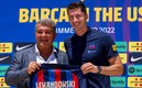 Joan Laporta y Robert Lewandowski (AFP).