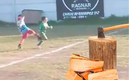 En el futbol infantil español se produjo esta tremenda patada. (Captura de TikTok @FerAlves67)