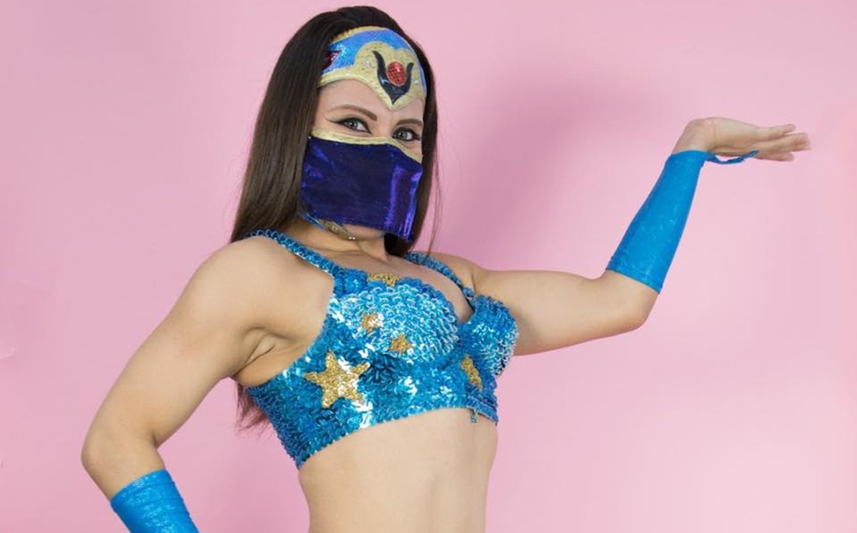 Reyna Isis, la chica delgadita que se aferró a ser luchadora