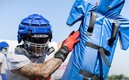 Los 'gorros guardianes' son reglamentarios para los campamentos de entrenamiento de los 32 equipos de la NFL (Caputa de Twitter Giants).