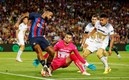 Barcelona aplastó a los Pumas en el Camp Nou. (Reuters)