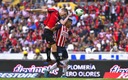 Furch y Sepúlveda disputando un balón en el pasado Clásico Tapatío. (Imago7)