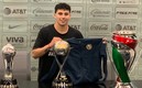 Jorge Sánchez posó con los títulos que ganó como azulcrema. FOTO: mediotiempo