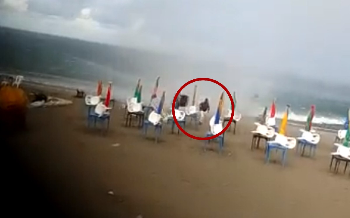 El hombre fue 'levantado' por la tromba marina.