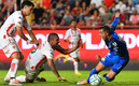 Funes Mori también exageró en la caída. (Foto: Mexsport)