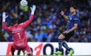Henry Martín estuvo cerca de marcar un golazo ante los Pumas. FOTO: Mexsport.