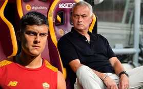 Paulo Dybala y José Mourinho (AFP).