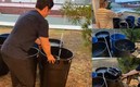 Samuel García y Mariana Rodríguez captan agua en botes. (FOTO: Captura)