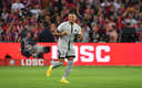 Mbappé, celebrando la primera anotación del partido. (AFP)
