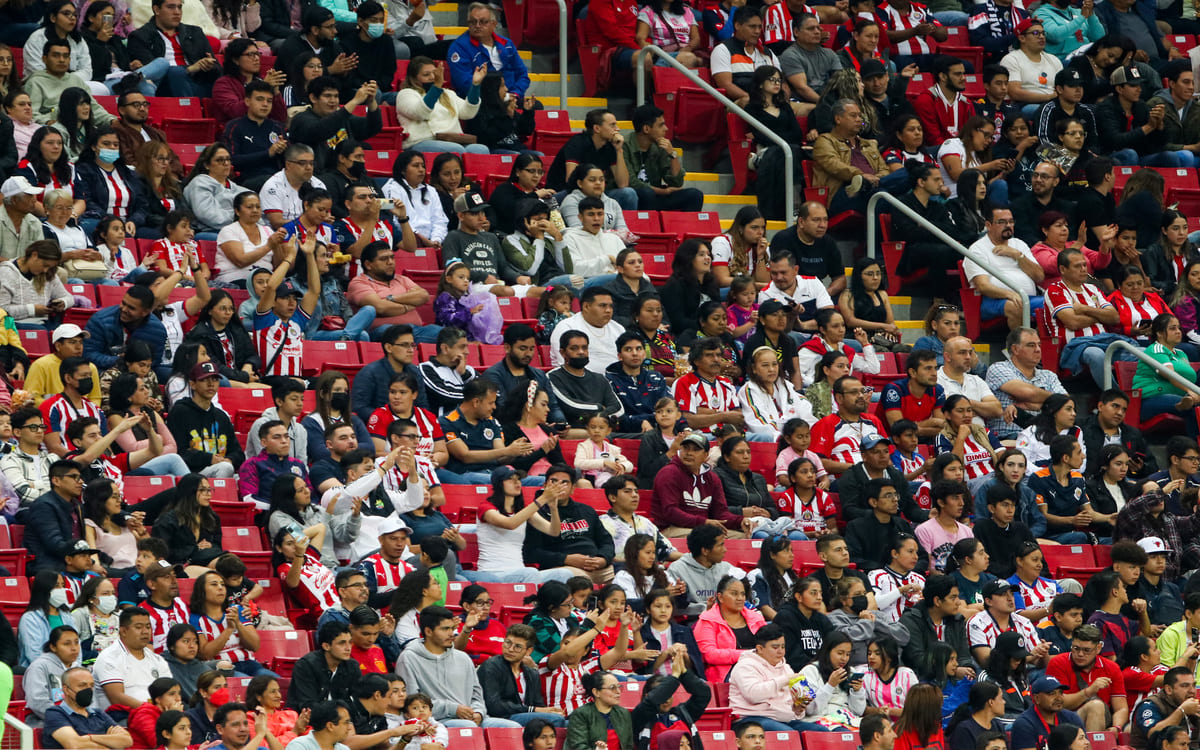 Afición de Chivas. (Imago7)