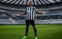 Isak ya lució la playera del Newcastle. (@NUFC)