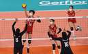 Las jugadoras chinas de voleibol usaron cubrebocas en pleno partido (AFP)