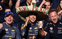 Así celebró Checo el 1-2 de Red Bull. (@redbullracing)