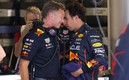 Christian Horner y Checo Pérez (Reuters).