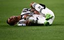 Di María doliéndose de una fuerte entrada. (AFP)
