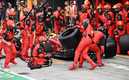 El equipo de Ferrari cometió un tremendo error en la zona de pits (Reuters)