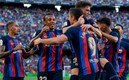 Robert Lewandowski, felicitado en Barcelona tras su primer doblete en Camp Nou. (AFP)