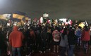 La Banda del Petero aguardó afuera