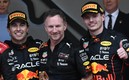 Checo Pérez, Christian Horner y Max Verstappen (AFP).