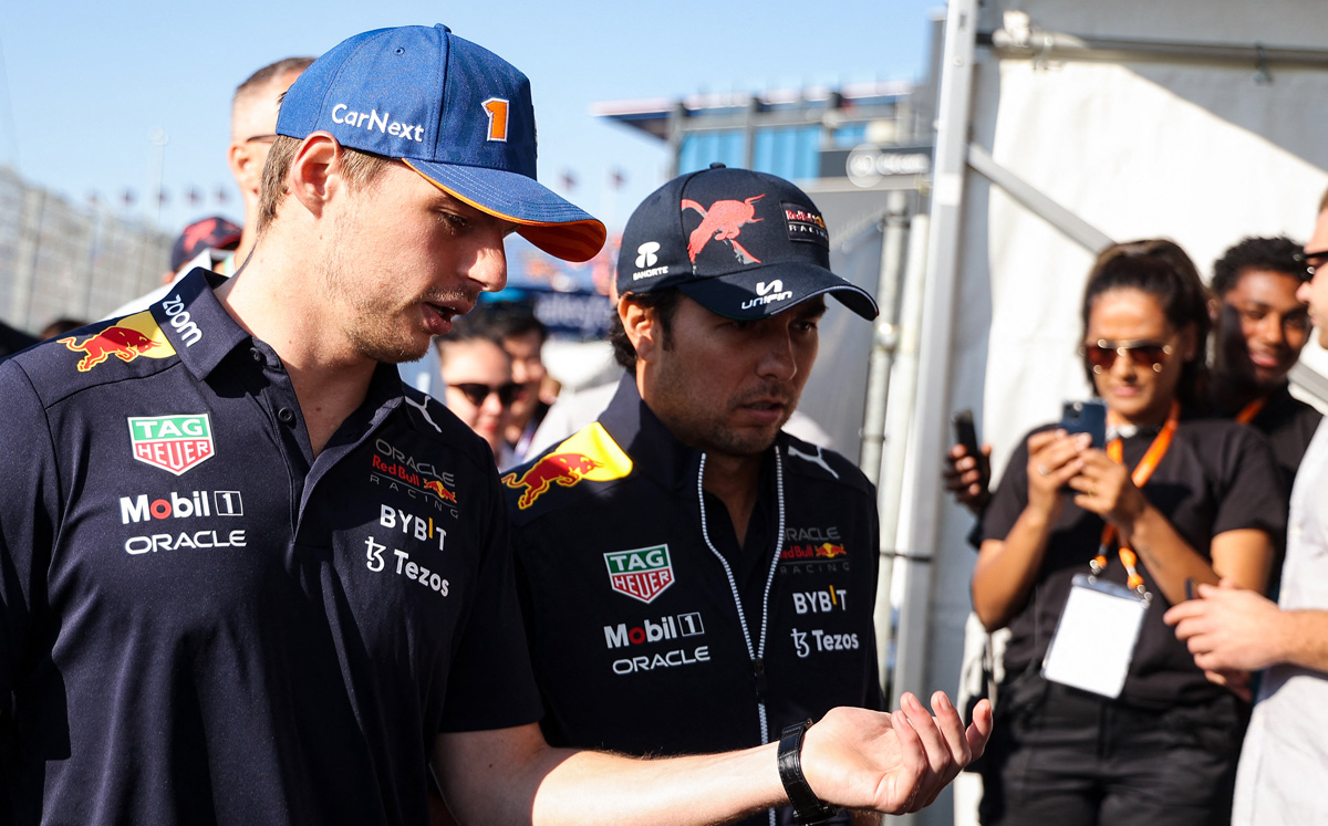 Verstappen y Checo Pérez, por rumbos distintos. (Foto: AFP)
