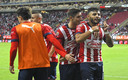 Chivas celebrando un tanto de Alexis Vega. (Imago7)