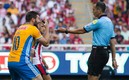 Gignac le reclamó a Luis Enrique Santander por no marcar el penal. (Foto: Imago7)