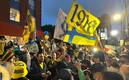 Afición del América le llevó serenata a los jugadores en el hotel de concentración (Foto Enrique Martínez)