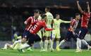 Chivas resaltó la polémica del Clásico Nacional por posible gol no marcado (Imago7)