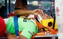 Juan Musso fue retirado en camilla del Estadio Olímpico de la Roma. Foto Reuters