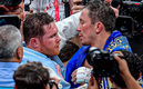 Canelo Álvarez en charla con Golovkin. (Foto: Mexsport)