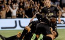 Carlos Vela fue felicitado por sus compañero por su gran anotación. FOTO: @lafc