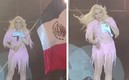 Yuri tuvo que sacudirse la cucaracha, después la mató.