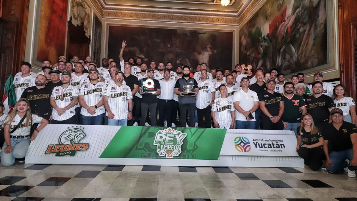 El gobernado Mauricio Vila recibió al equipo en Palacio de Gobierno de Yucatán.