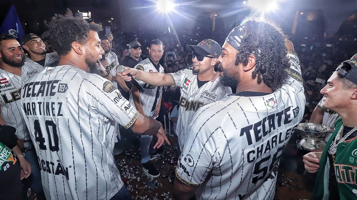 José 'Cafecito' Martínez y Art Charles estuvieron en el festejo.