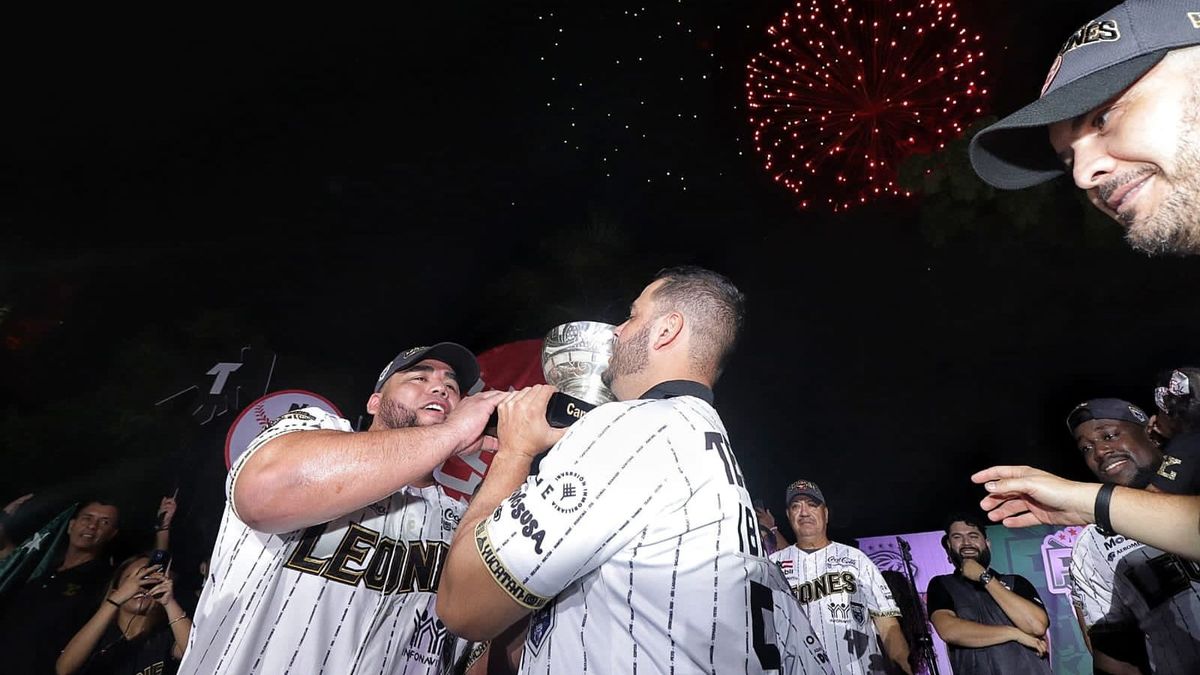 Luis Felipe Juárez y Walter Ibarra alzan la Copa Zaachila.