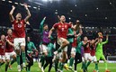 La Selección de Hungría celebra con su afición (Reuters).