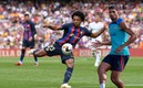Jules Koundé y Ronald Araújo (AFP/Captura de Twitter FC Barcelona).