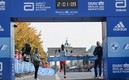 Eliud Kipchoge 'no es humano', logra el récord mundial. (Foto: AFP)