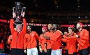 John McEnroe levanta la Laver Cup (AFP)
